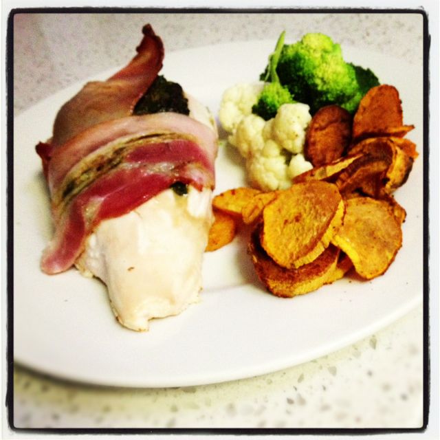 paleo stuffed chicken wrapped in bacon