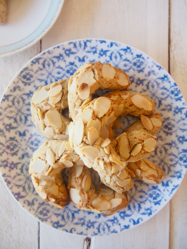 paleo greek almond biscuits