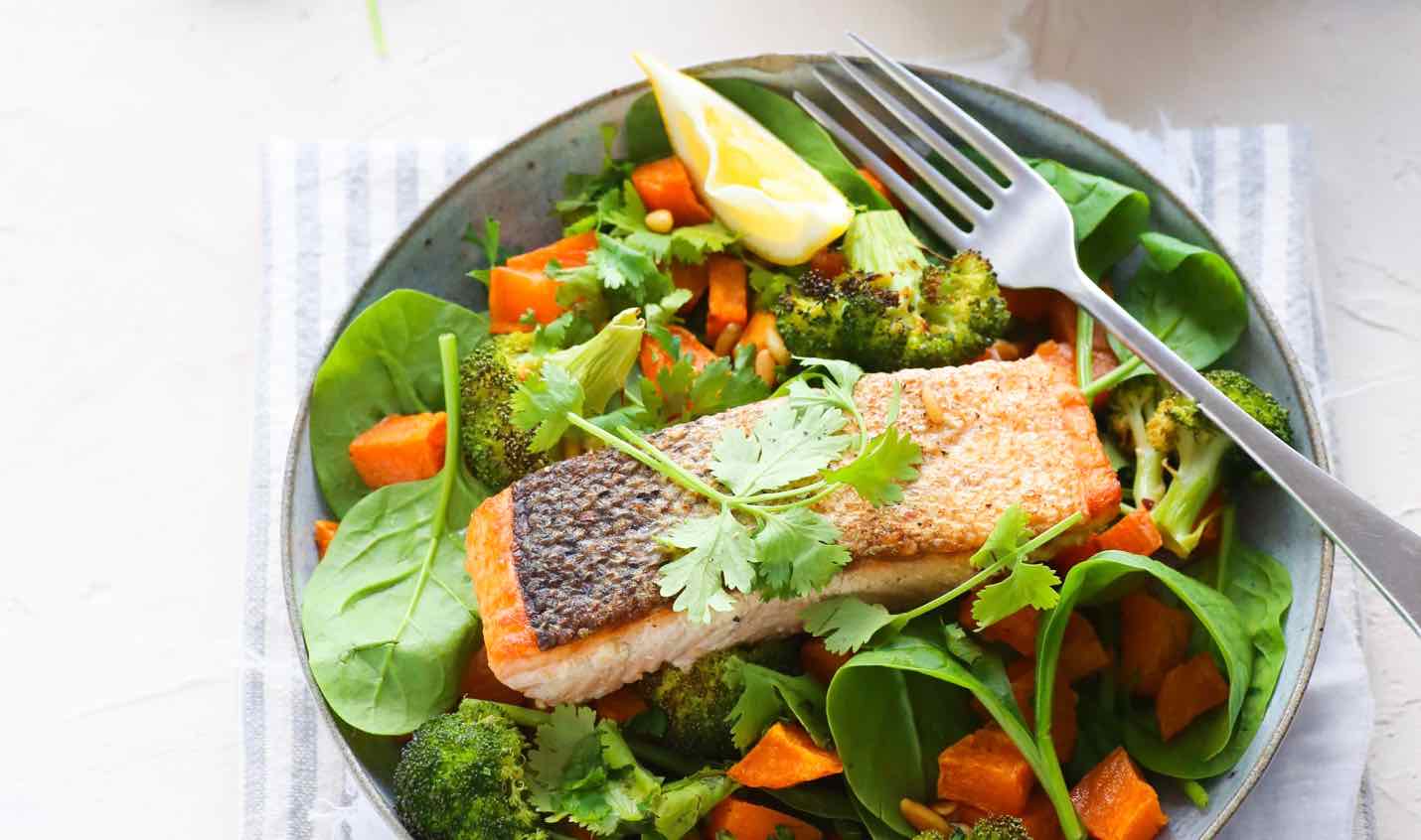 crispy-salmon-sweet-potato-and-broccoli-salad-featured