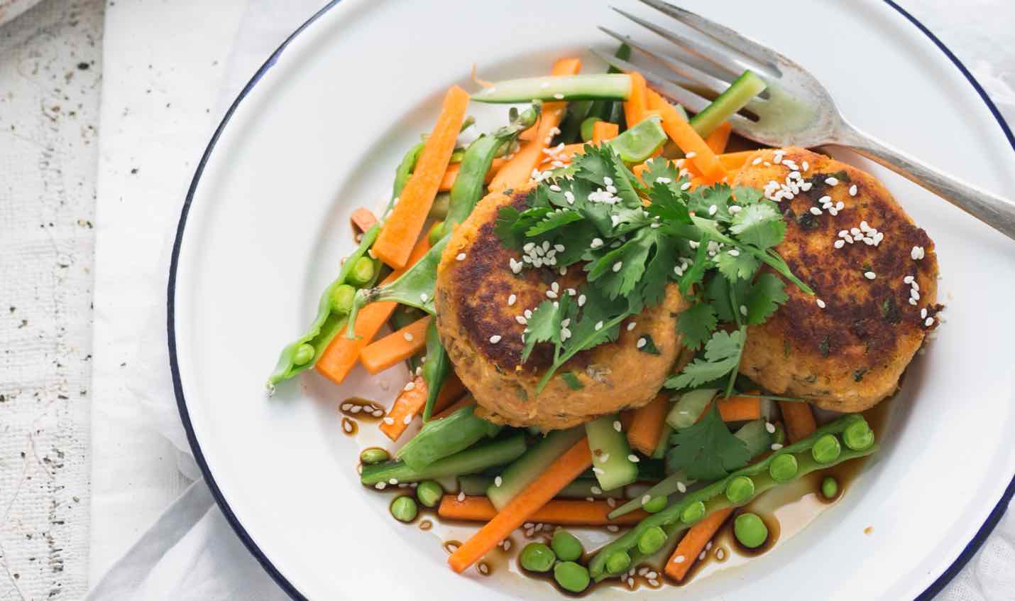easy-peasy-thai-salmon-cakes-with-crunchy-salad-feature