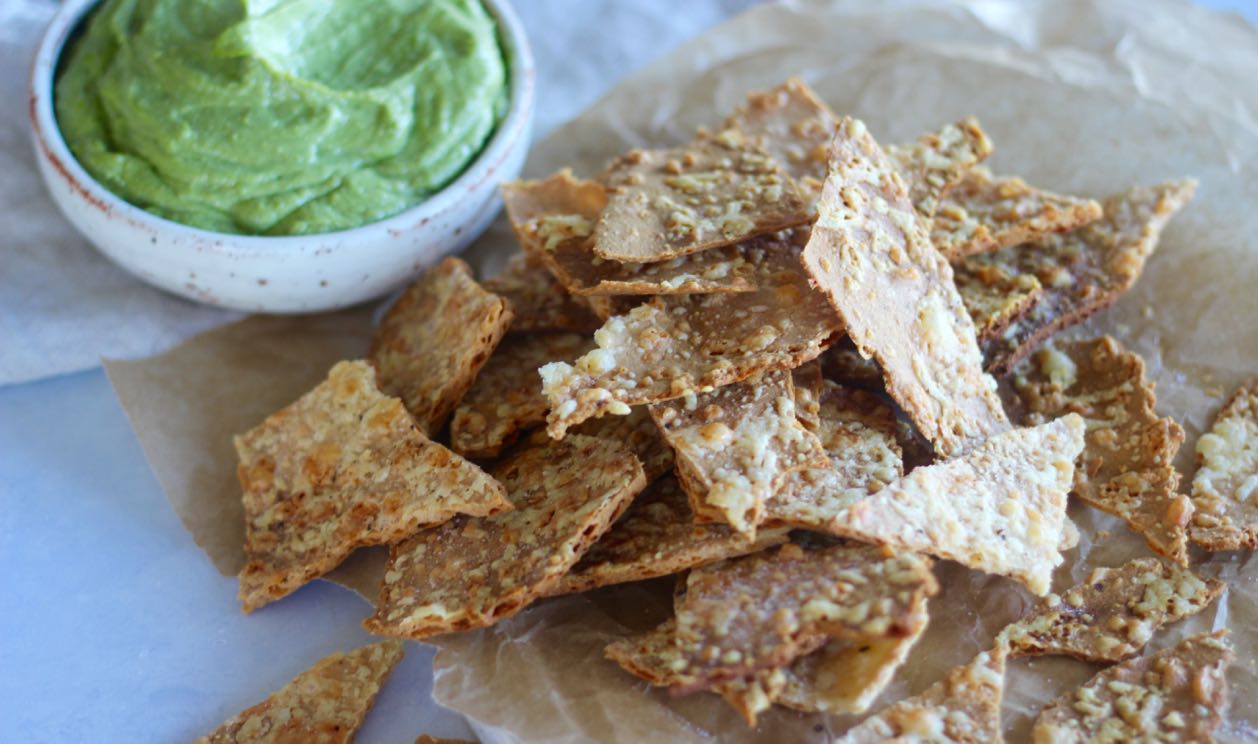 healthy-low-carb-parmesan-crackers-feature