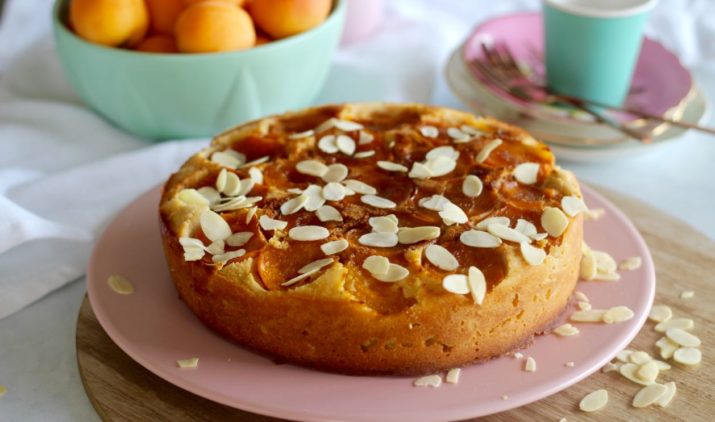 upside-down-apricot-cake-feature