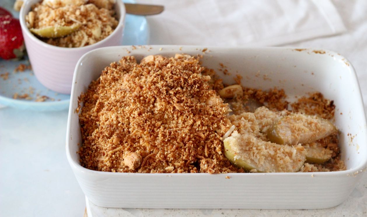 best-healthy-apple-pear-crumble-feature