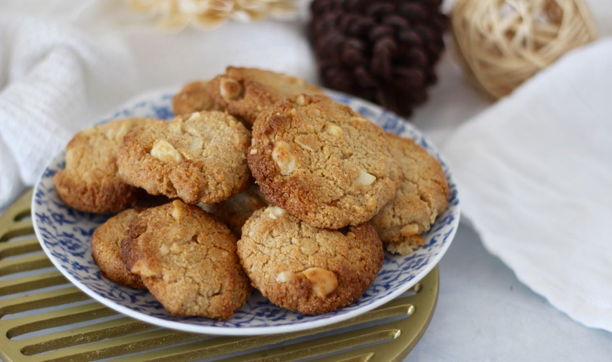 Macadamia and Cinnamon Cookies-feature